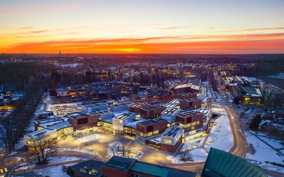 Kampuskortteli illalla