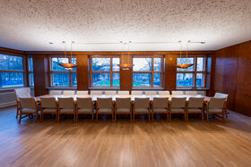 Esimerkki Aalto Töölön neuvotteluhuoneista