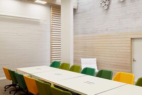 Neuvotteluhuone Dipolissa