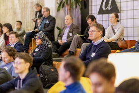 Osallistujia Demo Day 2025 -tapahtumassa