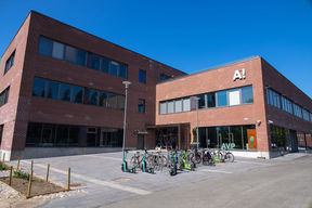 Viima-rakennuksen pääsisäänkäynti